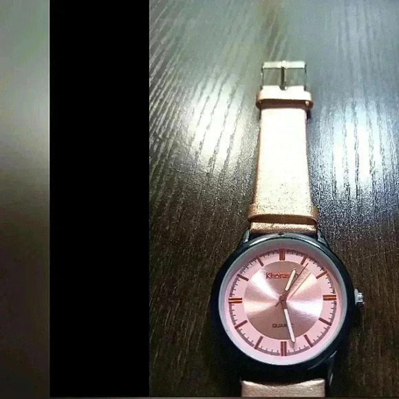 Rosie Quartz watch - Picture 1 of 5